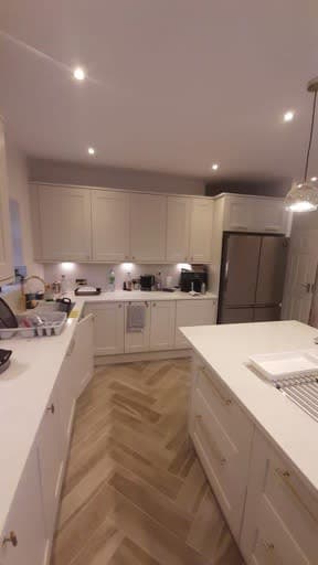 FLOORING WITH HERRINGBONE PATTERN
