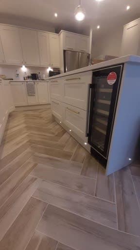 FLOORING WITH HERRINGBONE PATTERN