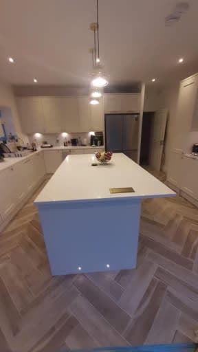 FLOORING WITH HERRINGBONE PATTERN