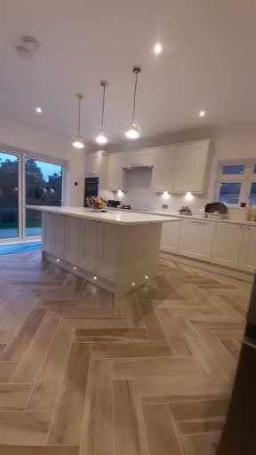 FLOORING WITH HERRINGBONE PATTERN